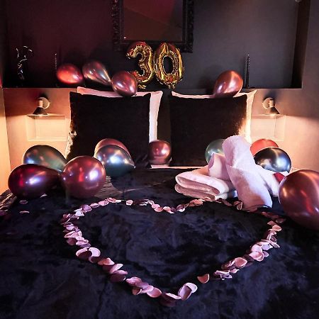 Suite Rouge Baiser Avec Jacuzzi Privatif - Loveroom Insolite Saint-Etienne  Exterior photo