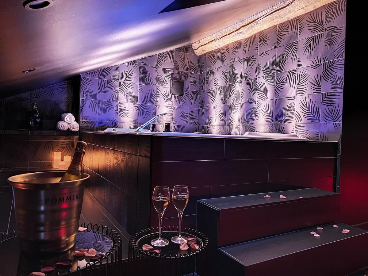 Suite Rouge Baiser Avec Jacuzzi Privatif - Loveroom Insolite Saint-Etienne  Exterior photo